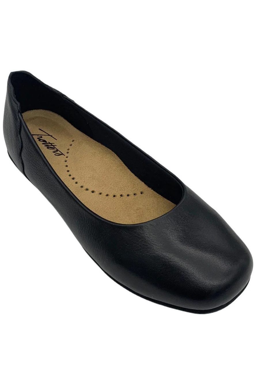 Trotters Women's Sunny Slip-On Casual Flats Black - Extra Wide